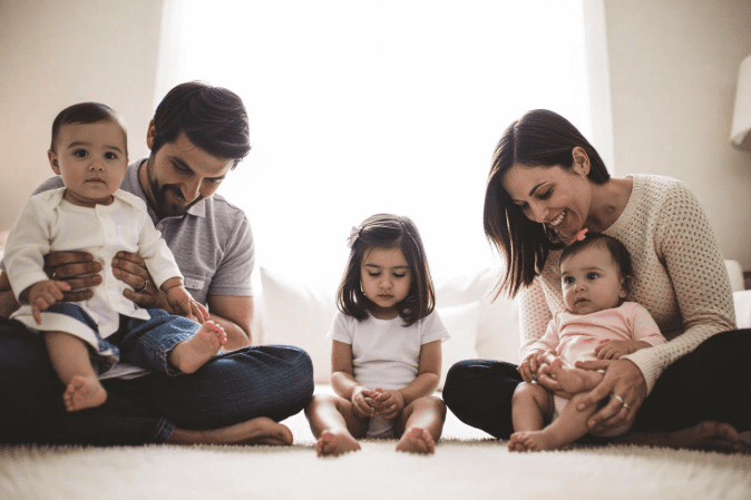 kolejnosc-urodzenia-a-rozwoj-psychiczny-dziecka-syndrom-najstarszego-srodkowego-i-najmlodszego